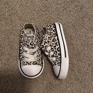 Toddler size 5 converse